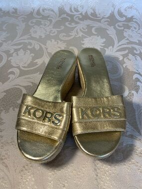 Michael Kors Metallic Gold Logo Slide Mulesy